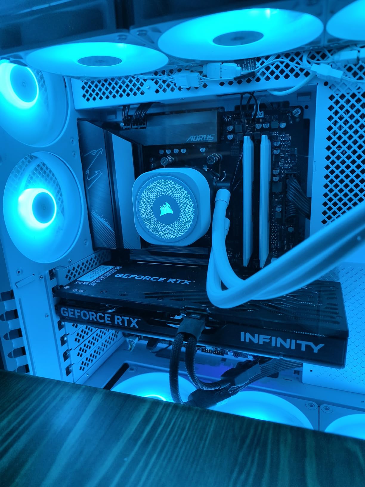 Gigabyte B650 Aorus Elite AX scheda madre AM5 ATX DDR5