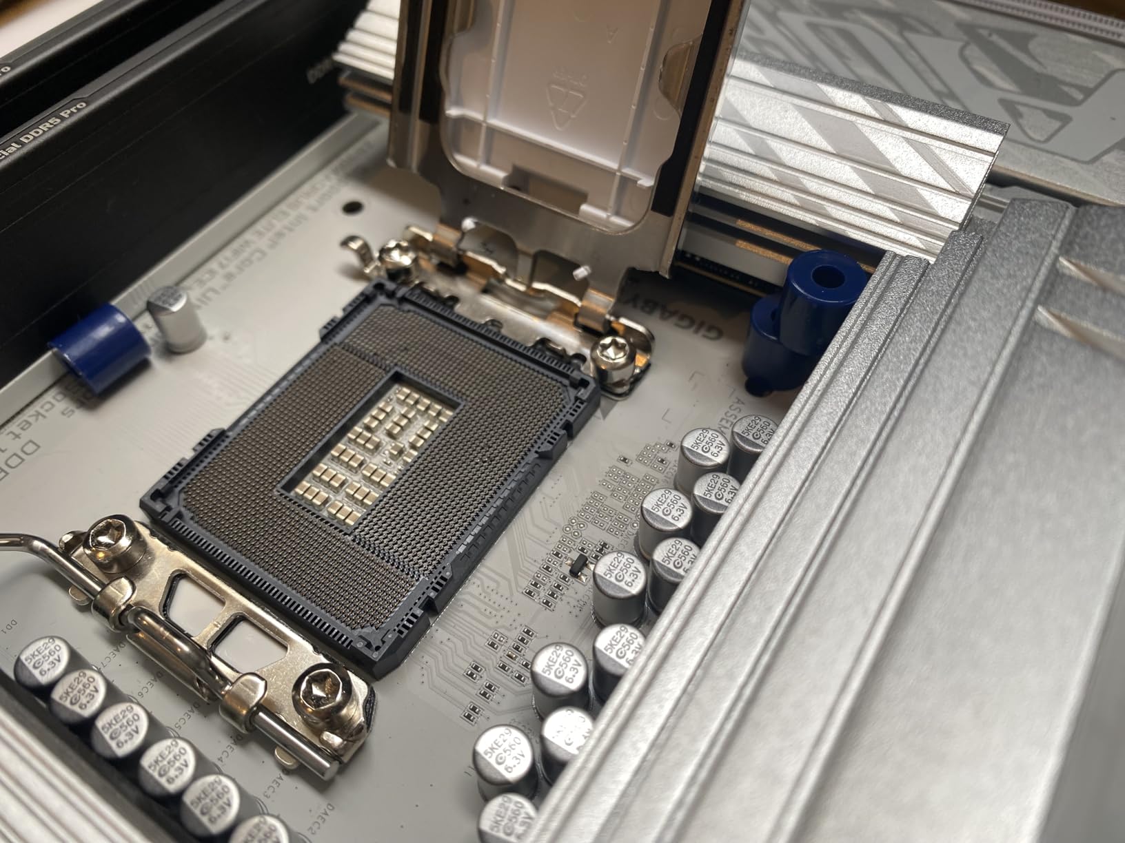 Gigabyte AORUS Z890M ELITE WIFI7 ICE scheda madre LGA1851 DDR5