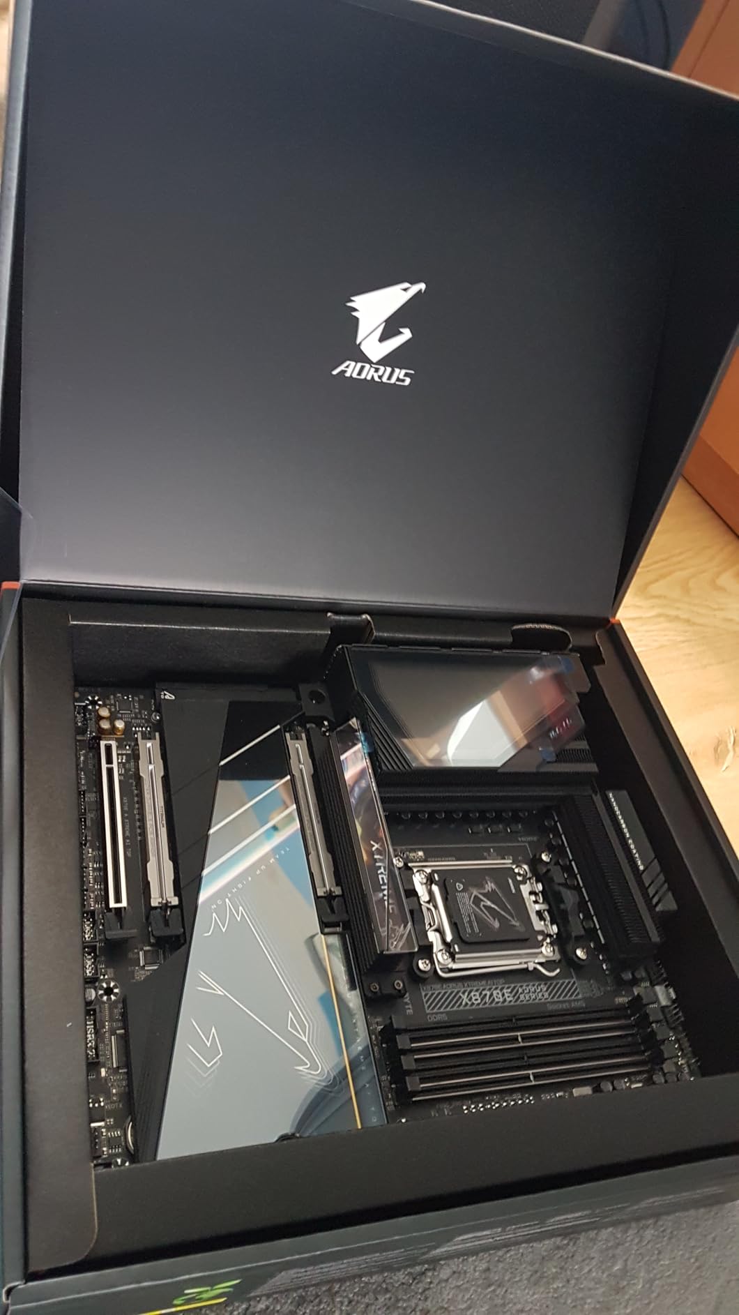 GIGABYTE X870E AORUS XTREME AI TOP scheda madre AM5 Wi-Fi 7