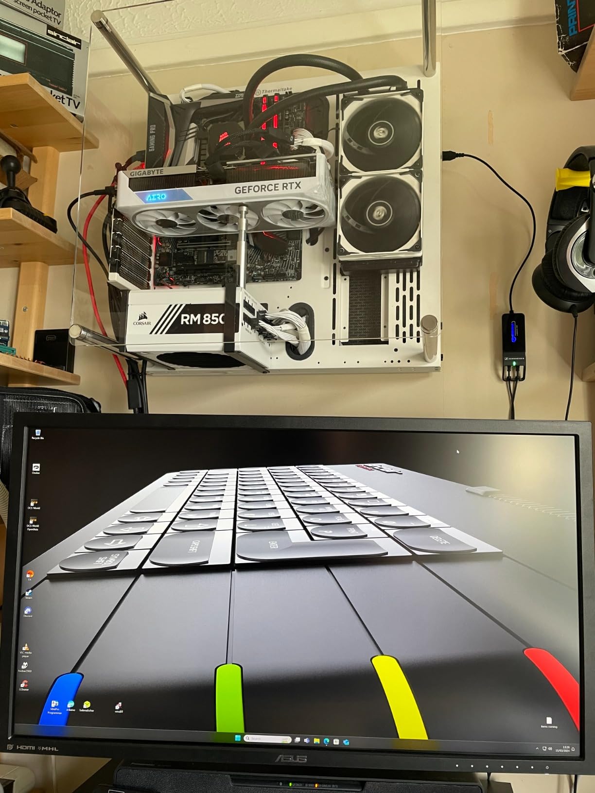 GIGABYTE AERO RTX 4070 SUPER AERO OC scheda video 12GB GDDR6X