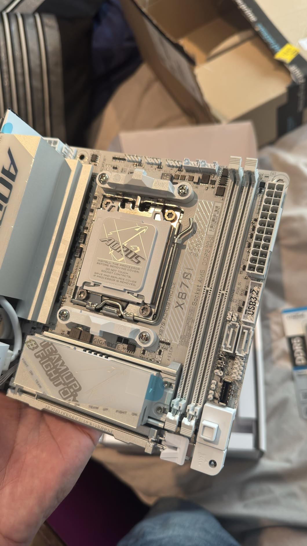 GIGABYTE AORUS X870I PRO ICE scheda madre AM5 Wi-Fi 7 Mini-ITX