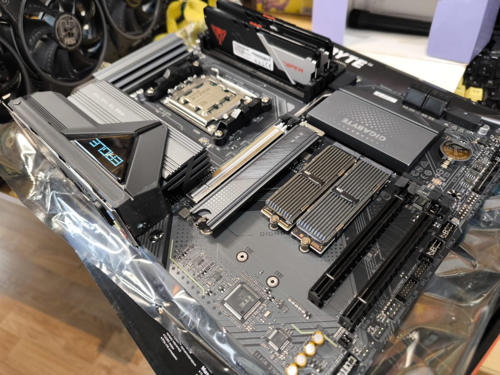 GIGABYTE X870 EAGLE WIFI7 scheda madre AM5 DDR5