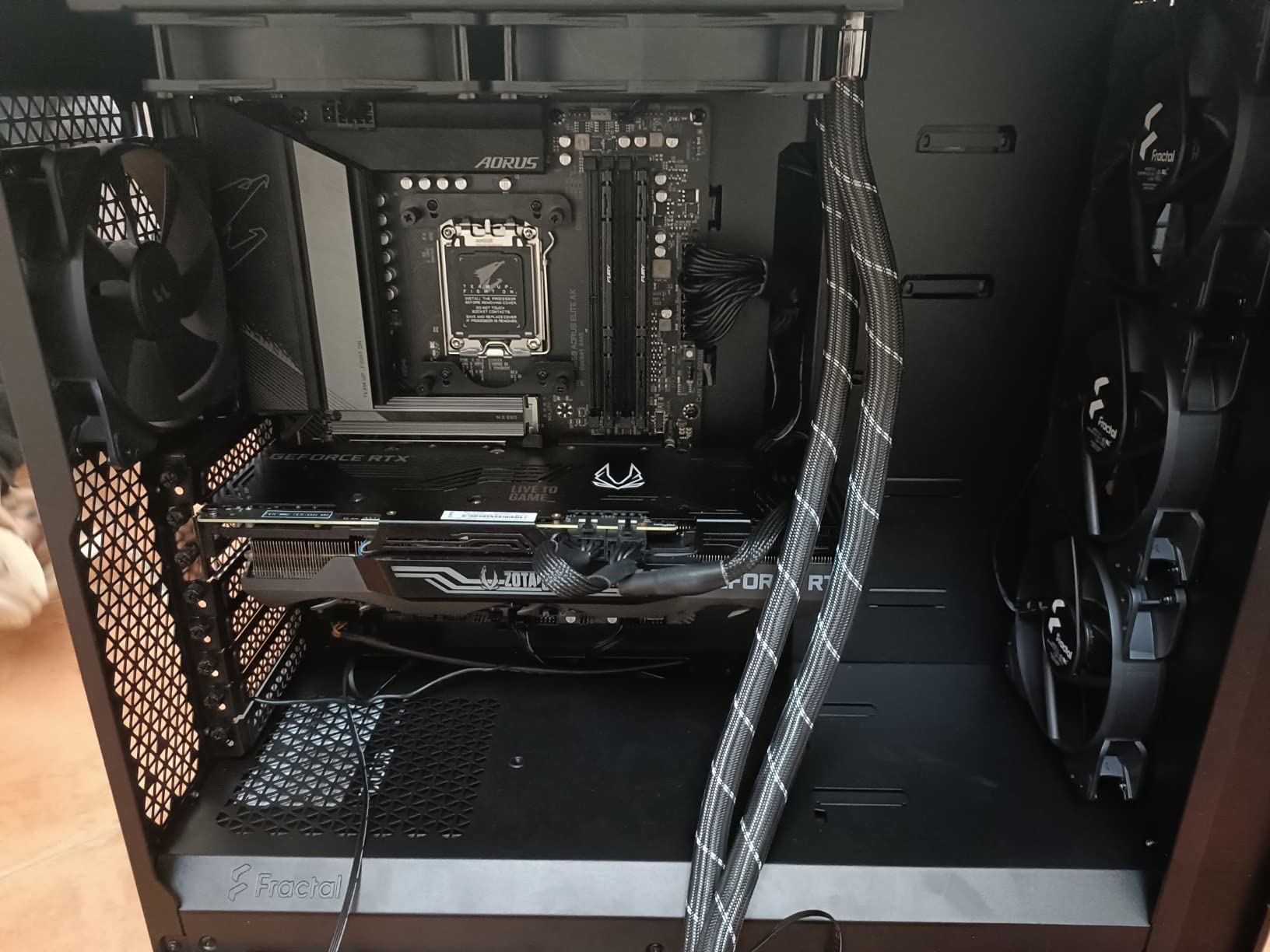 Gigabyte B650 Aorus Elite AX scheda madre AM5 ATX DDR5
