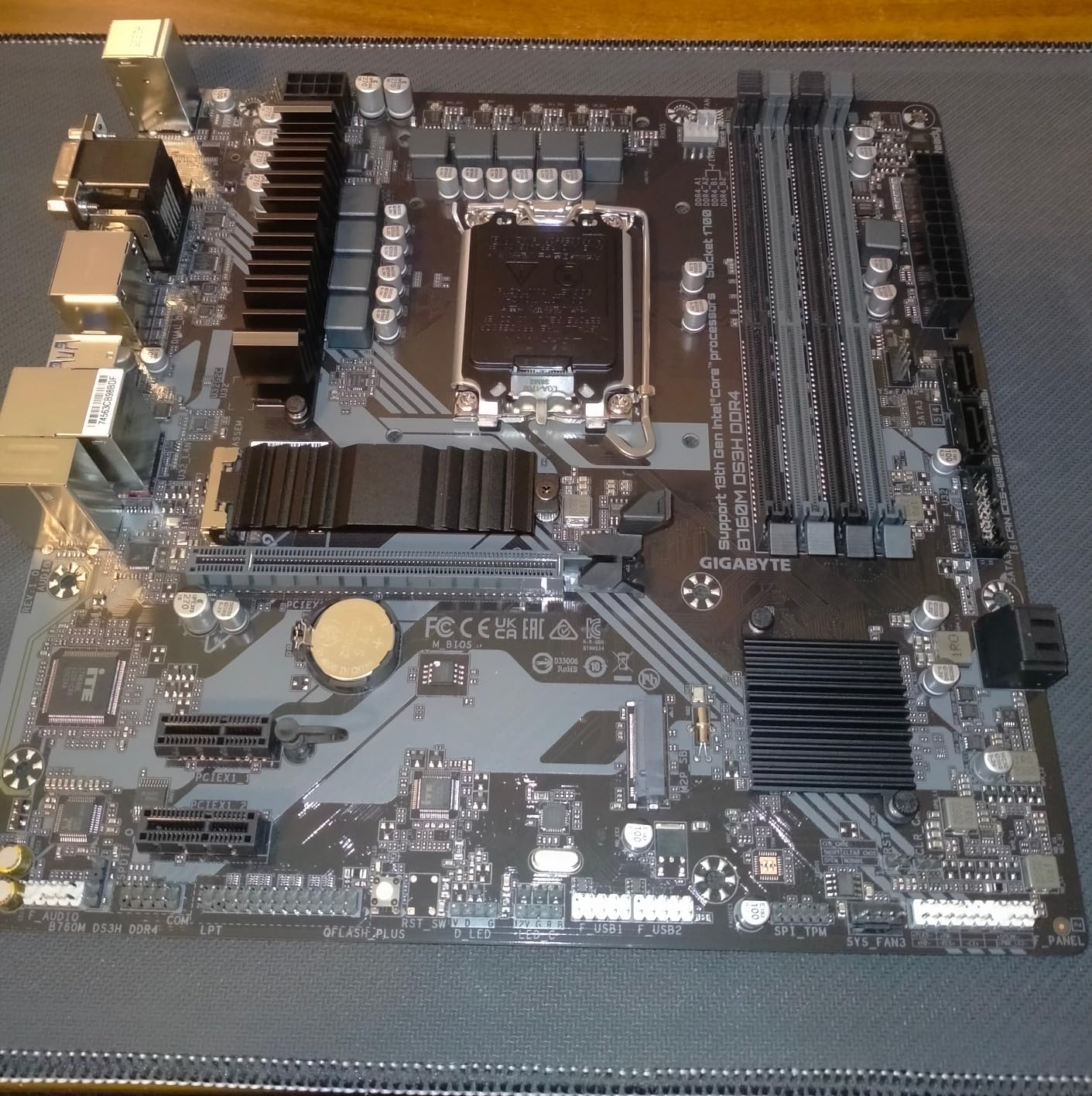 GIGABYTE B760M DS3H DDR4 scheda madre LGA 1700