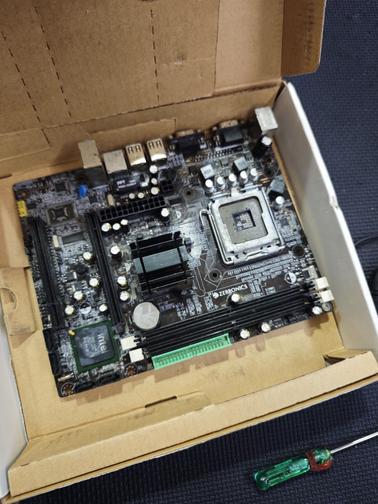 GIGABYTE H610M S2H V2 DDR4 scheda madre micro-ATX