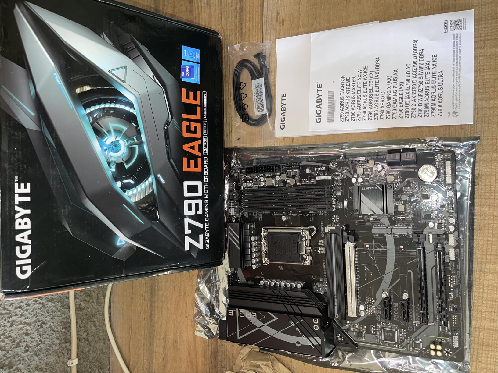 Gigabyte Z790 Eagle scheda madre DDR5 PCIe 4.0