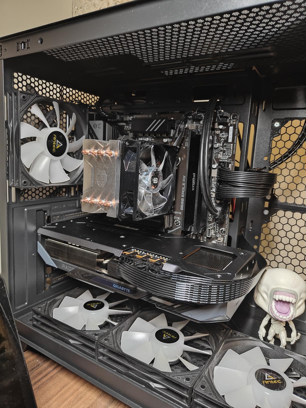 GIGABYTE Gaming OC GV-R9070XTGAMING OC-16GD scheda grafica 16GB