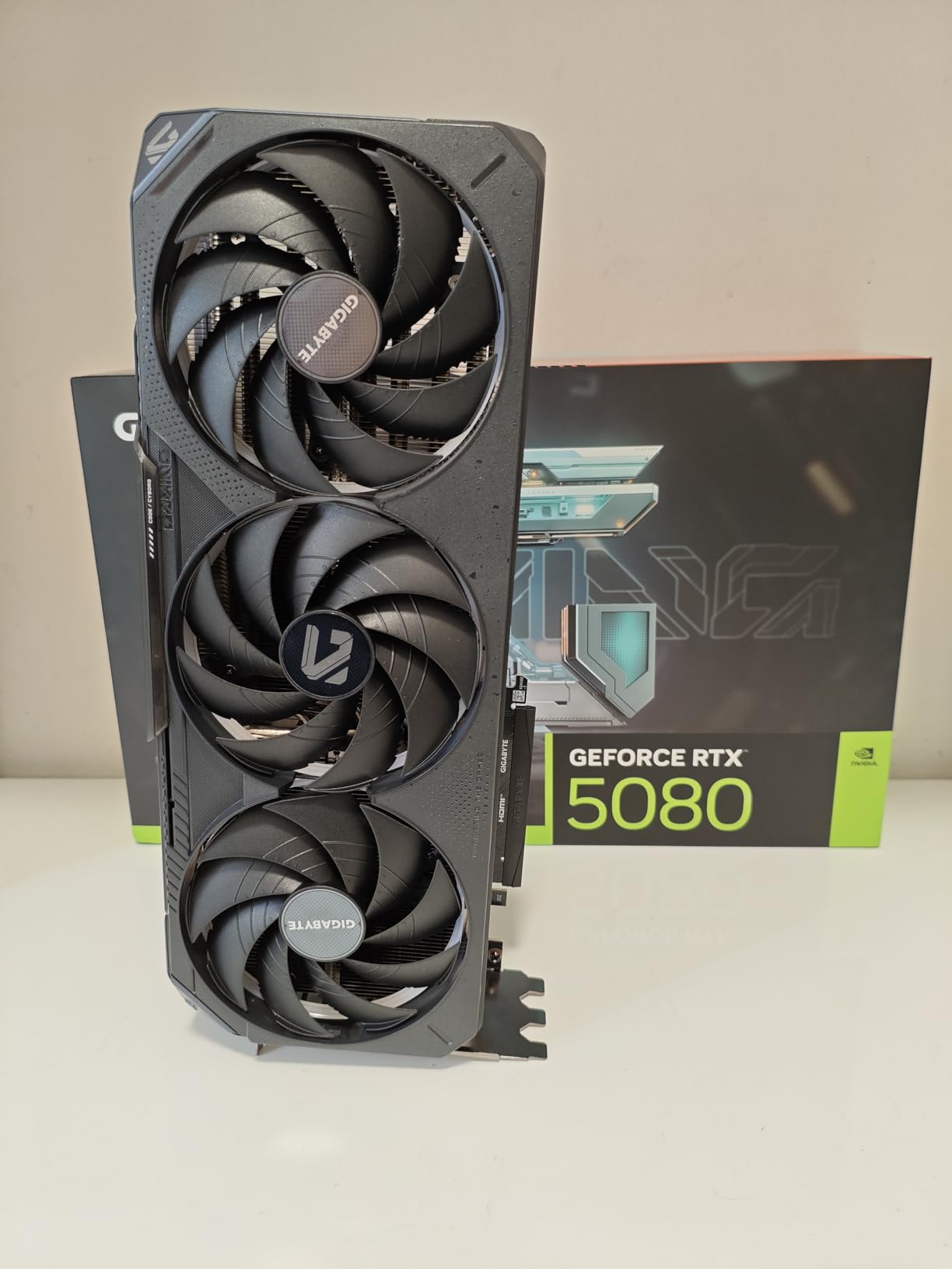 GIGABYTE GAMING OC GeForce RTX 5080 16G scheda video GDDR7