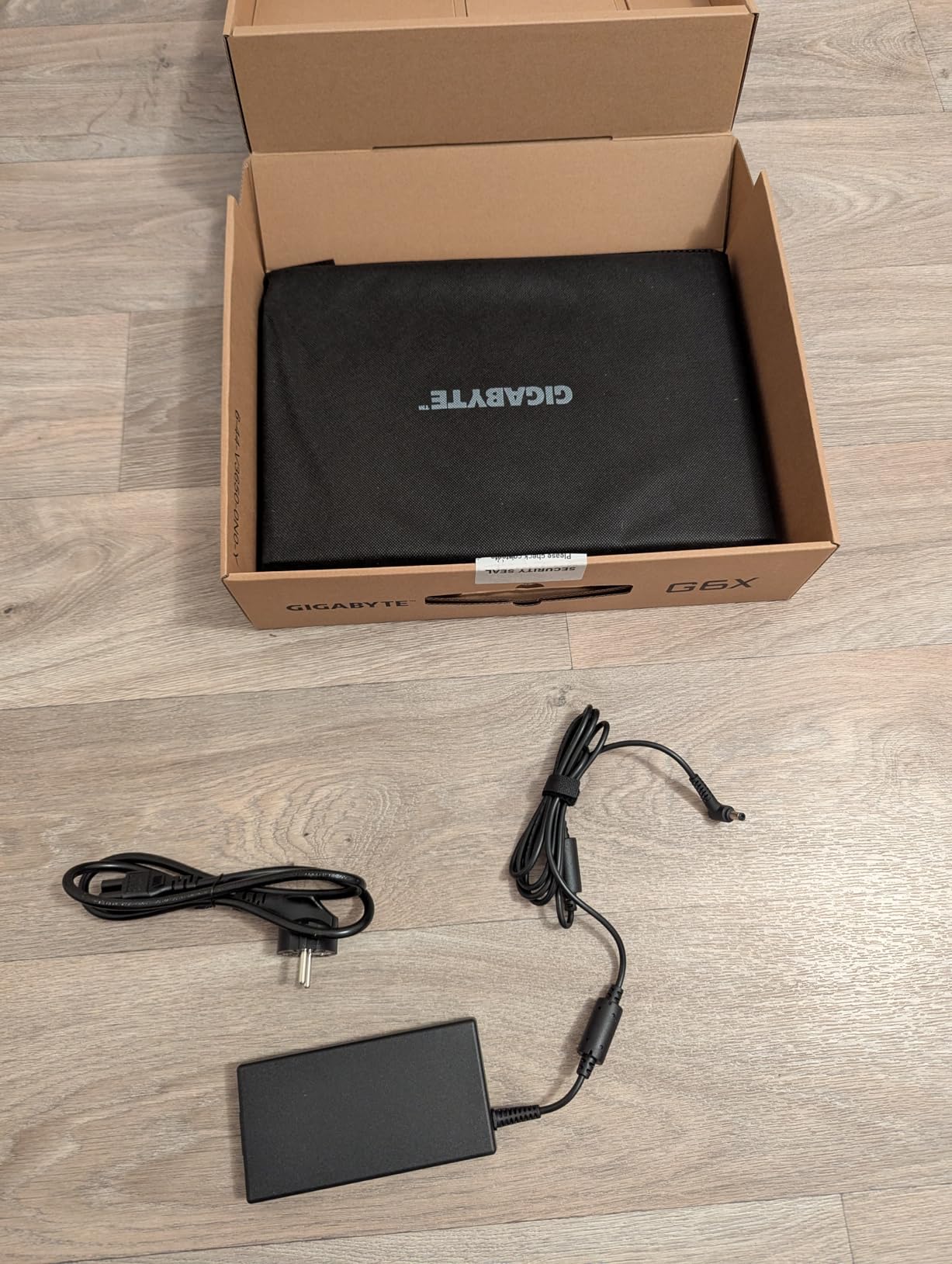 GIGABYTE G6X 9KG-43IT854SH Notebook 16" i7 RTX 4060 16GB 1TB