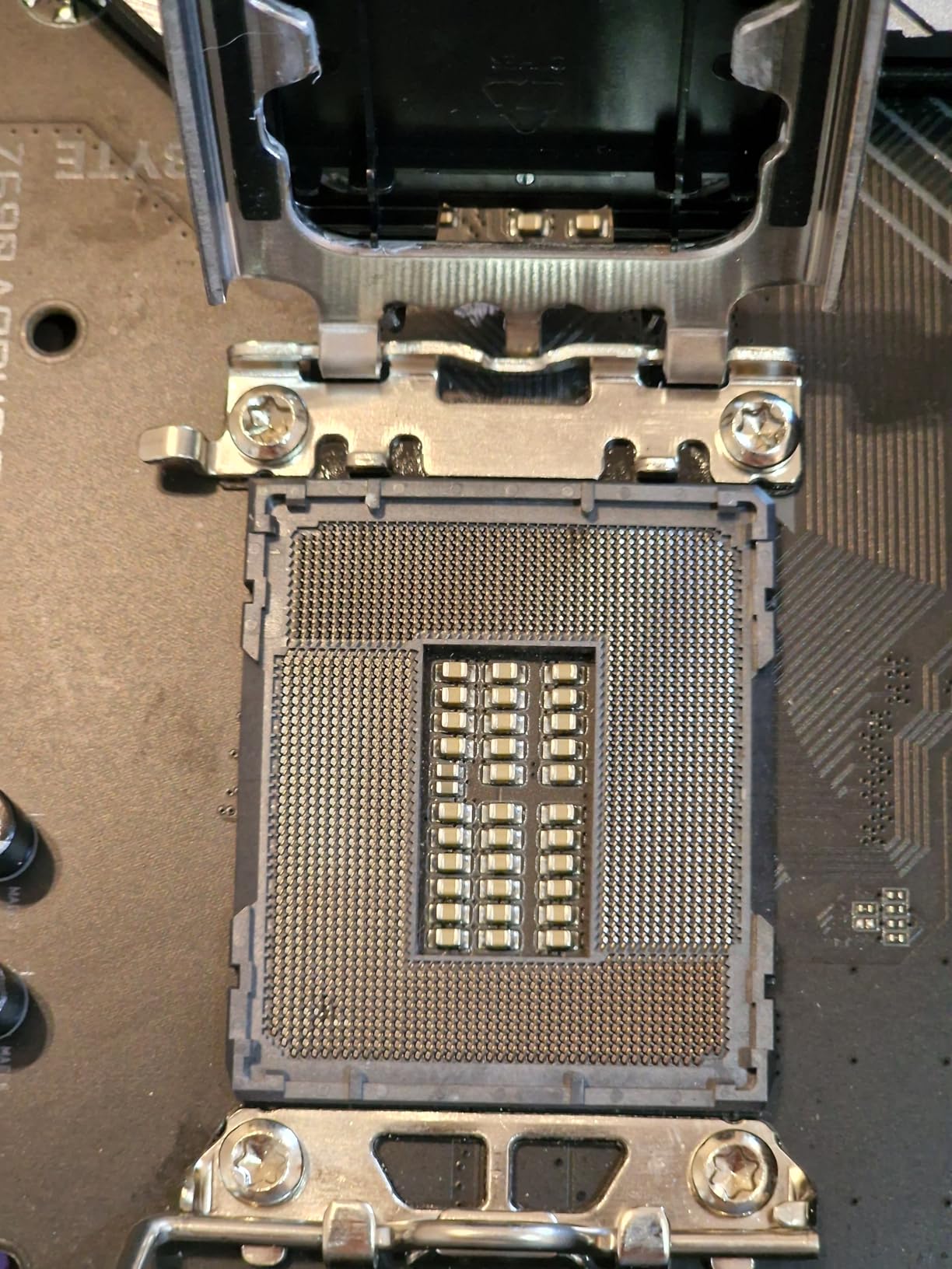 GIGABYTE Z690 AORUS Elite DDR4 scheda madre LGA 1700