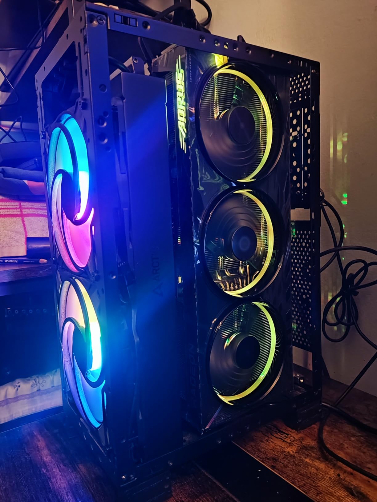 GIGABYTE AORUS Radeon RX 9070 XT ELITE 16G Scheda Video 16GB GDDR6