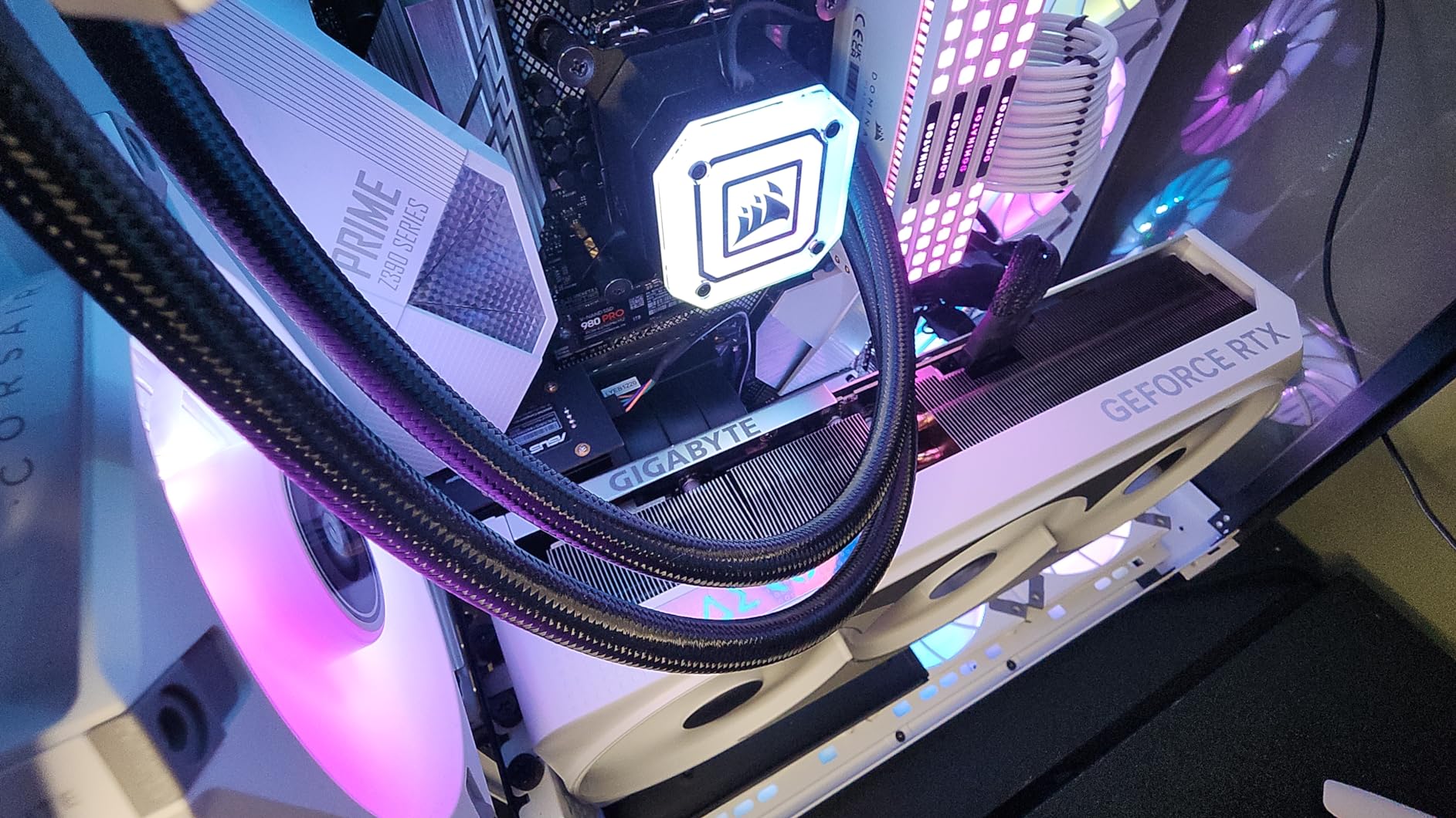 GIGABYTE RTX 4080 AERO OC 16G Scheda Video 16GB GDDR6X bianca