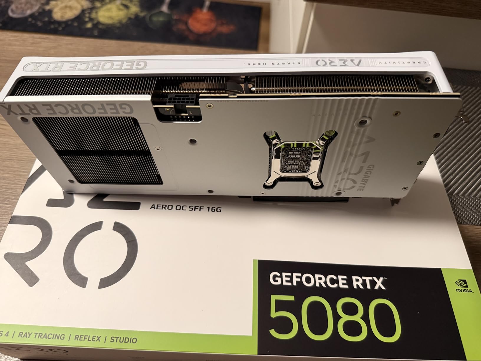 Gigabyte RTX 5080 Aero OC SFF Scheda Video 16GB GDDR7
