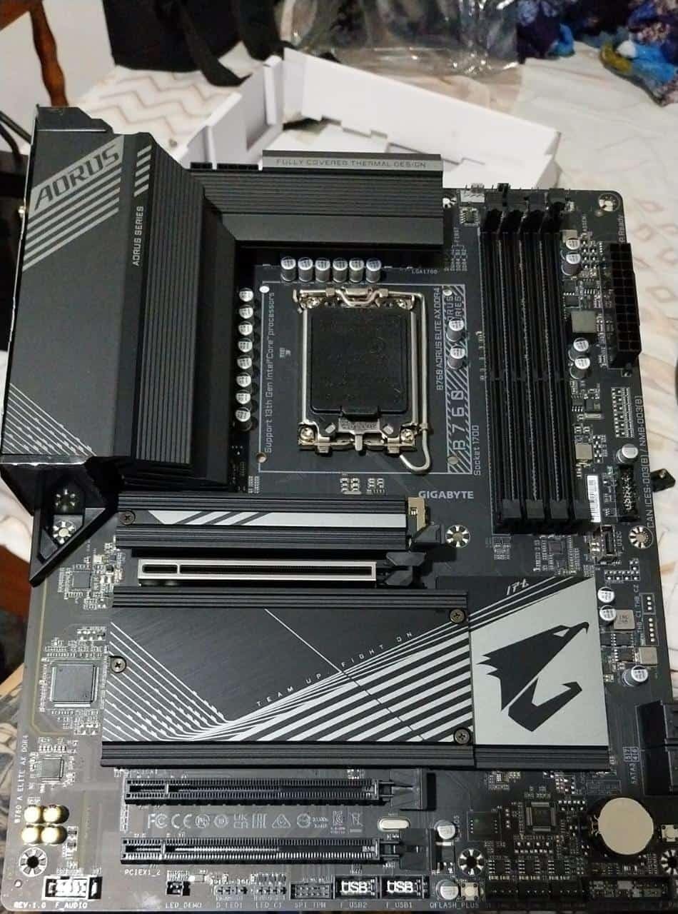 GIGABYTE B760 AORUS ELITE AX DDR4 scheda madre Wi-Fi 6E
