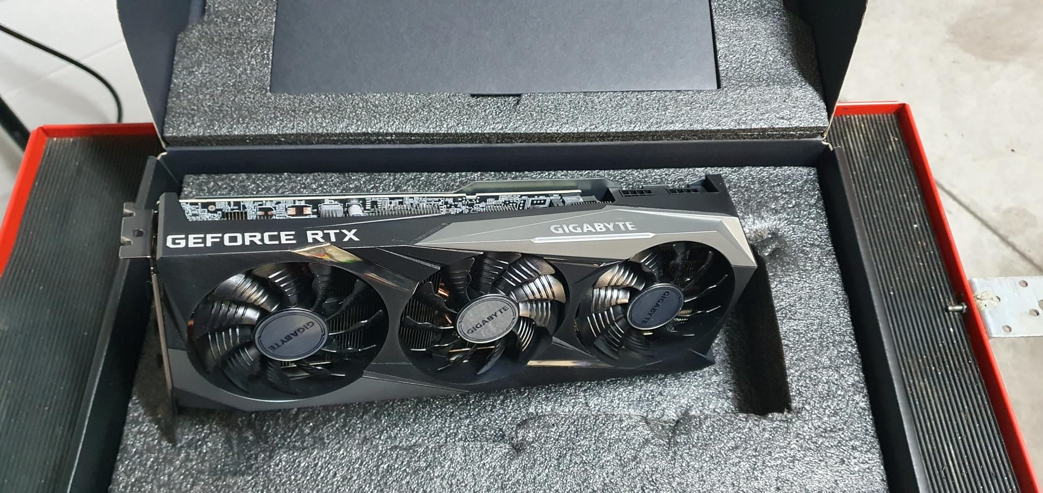 GIGABYTE RTX 3060 Ti GAMING OC D6X 8G scheda video 8GB