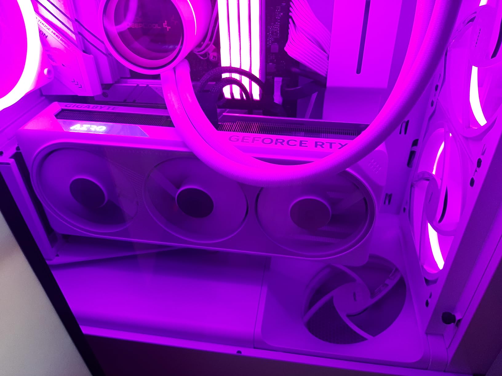 GIGABYTE AERO RTX 4070 SUPER AERO OC scheda video 12GB GDDR6X