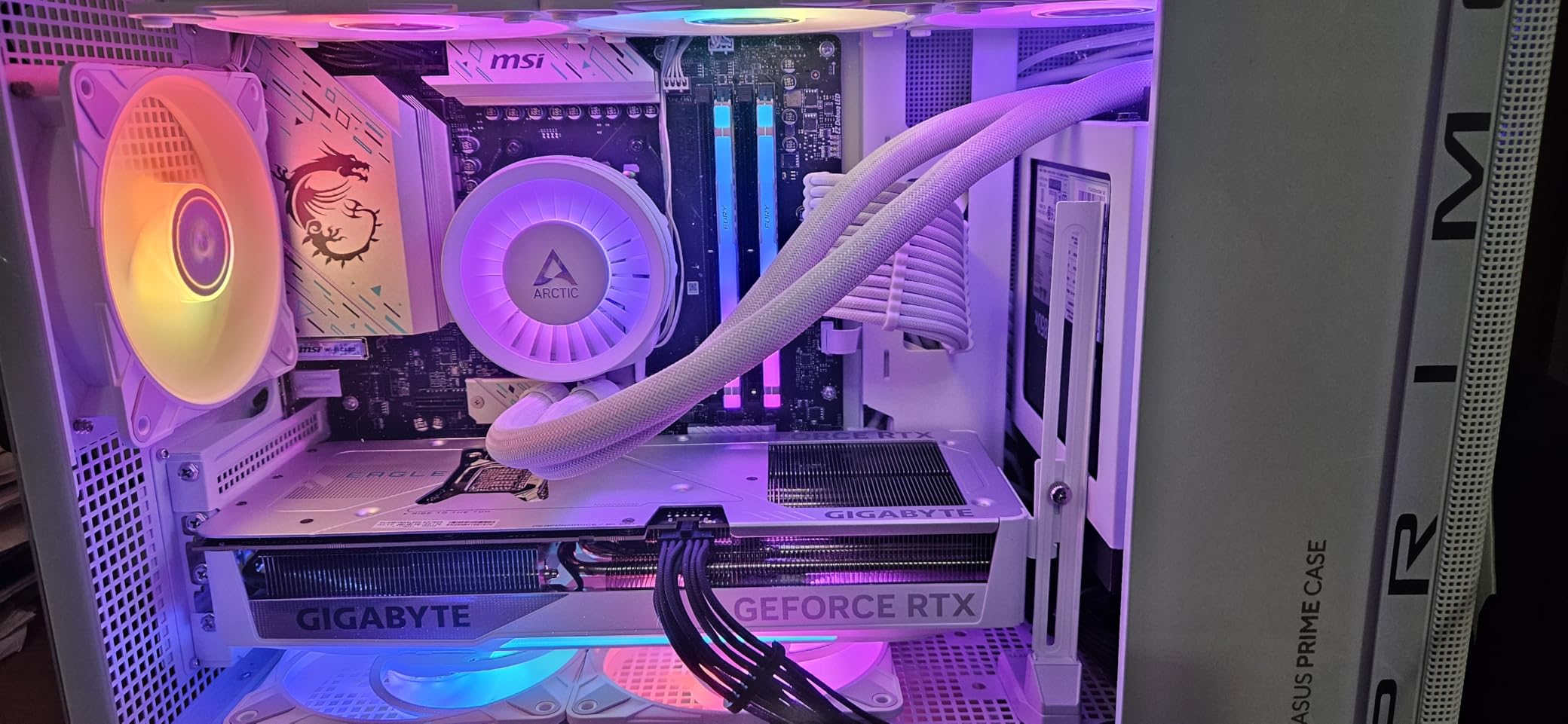 Gigabyte RTX 5070 Ti Eagle OC Ice SFF 16G scheda video 16GB GDDR7