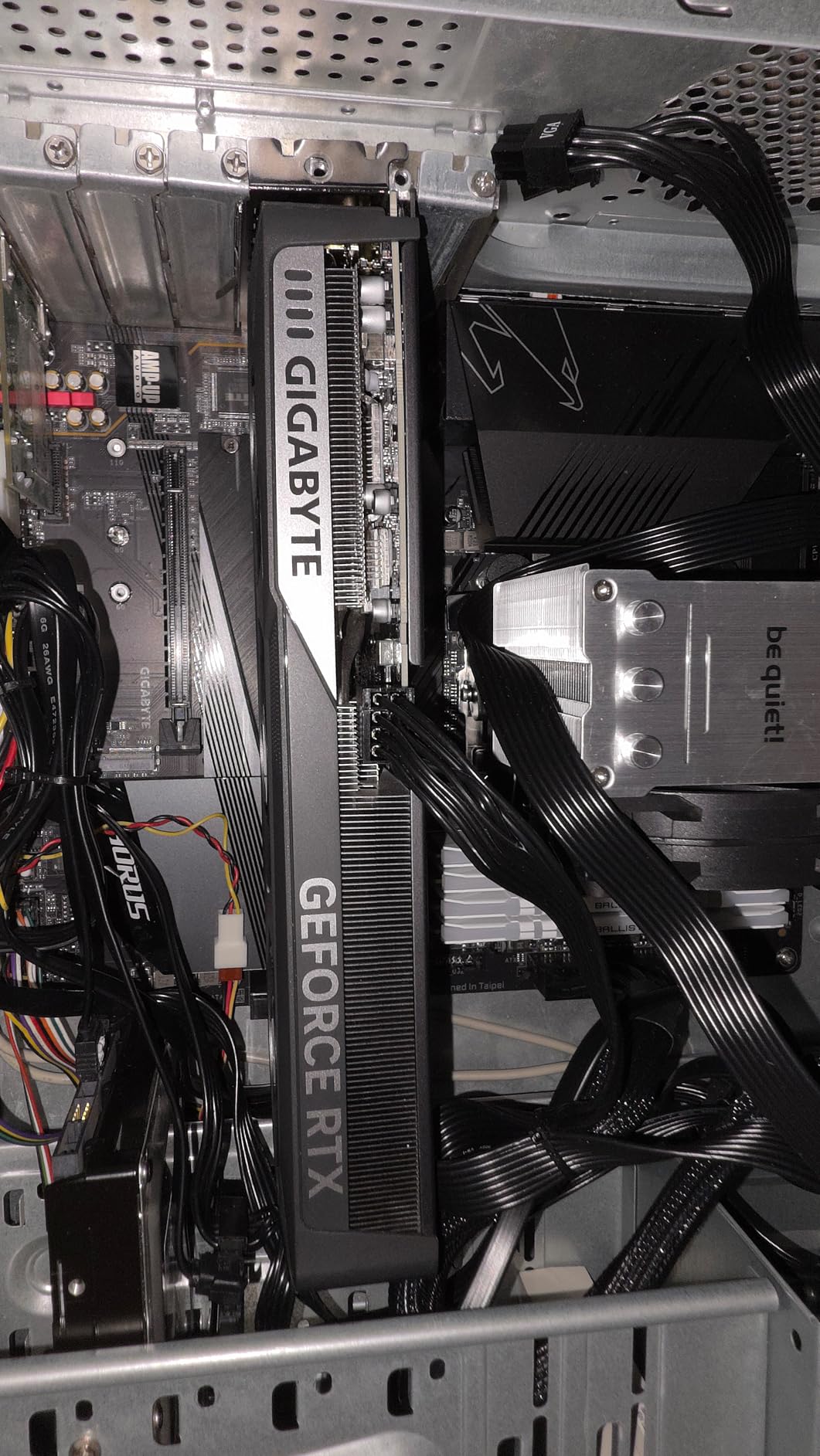 GIGABYTE EAGLE RTX 5060 Ti EAGLE MAX OC scheda video 16GB GDDR7